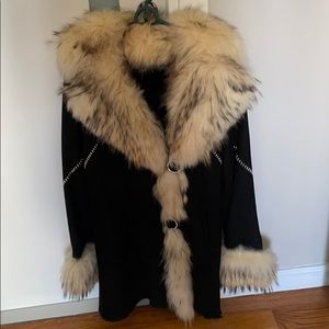 Real shearing coat trimmed with real fur